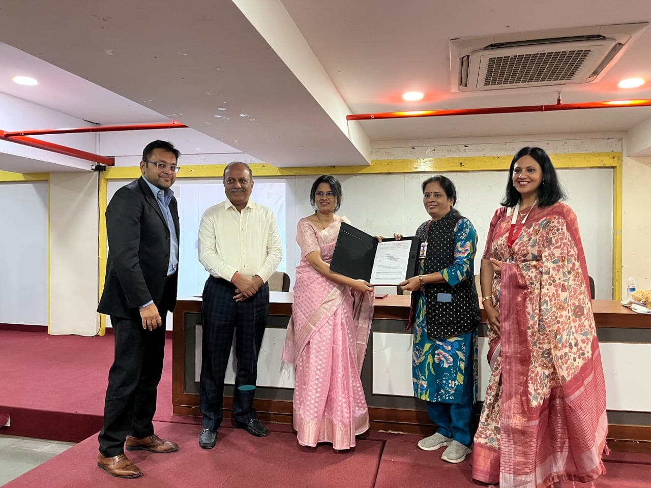 MOU Signing Ceremony between Dr. D.Y Patil ACS College and WeLearn India